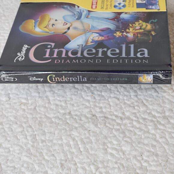 Disney CINDERELLA Blu-Ray DVD DigiBook 32p Storybook Target Exclusive OOP & Rare - Picture 3 of 3